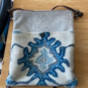 Crossbody purse